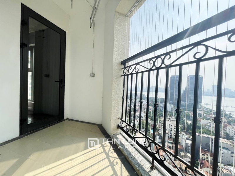 Modern 146SQM / 3BRs apartment for rent in D Le Roi Soleil 25