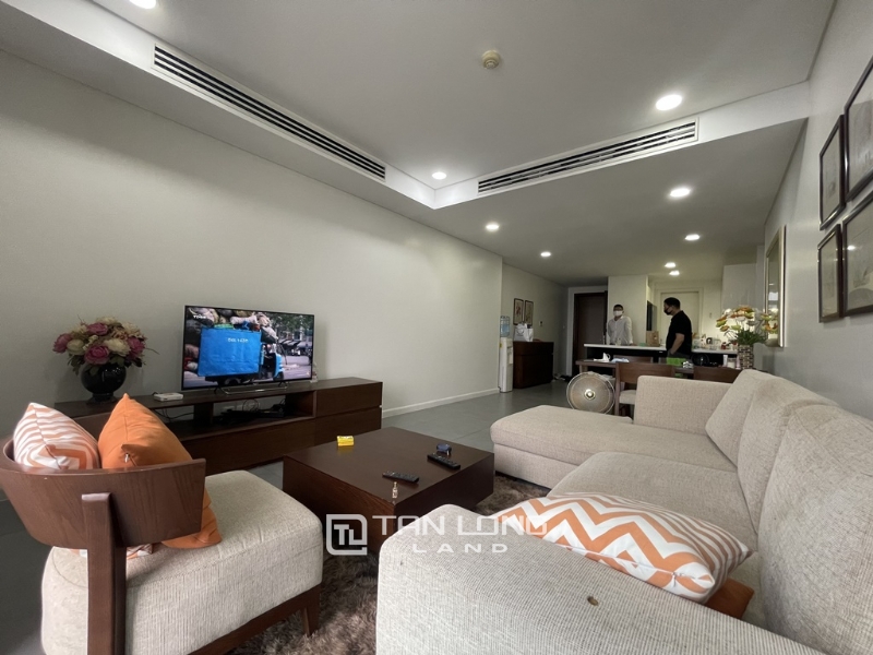 Modern 2 -  bedroom apartment in Watermark Hanoi for rent 2