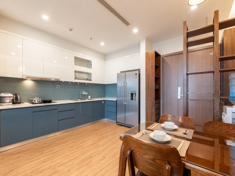 Modern 2-bedroom apartment for rent in M2 Vinhomes Metropolis 4