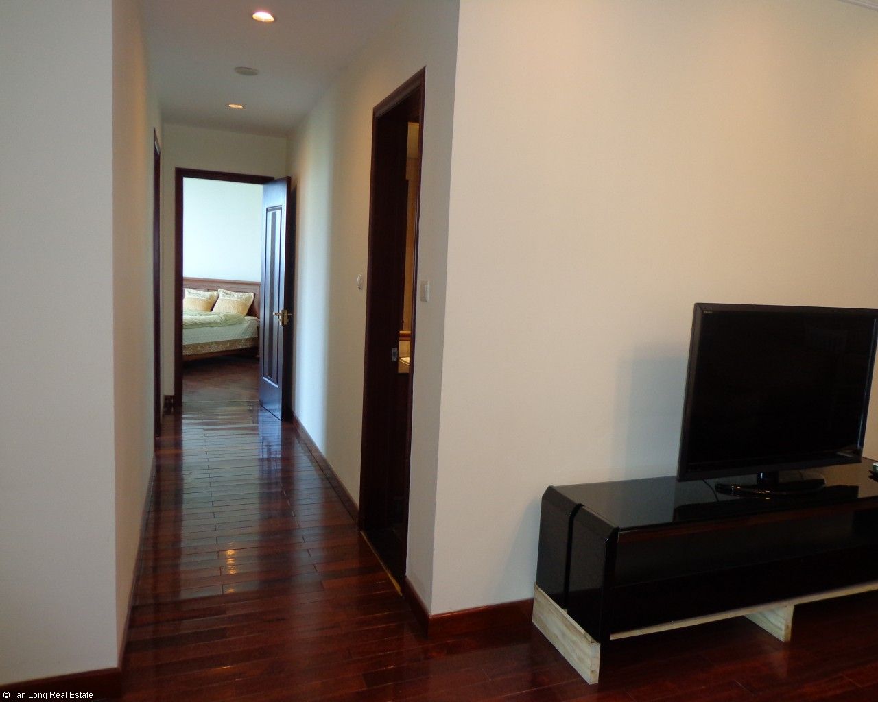 Modern 3 bedroom apartment for rent in Vincom Center, Mai Hac De str, Hai Ba Trung dist 1