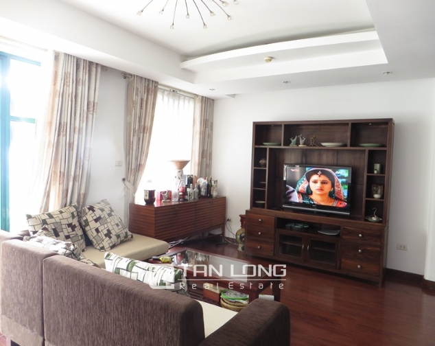 Modern 3 bedroom apartment in 15/17 Ngoc Khanh Apartment Building for lease 2