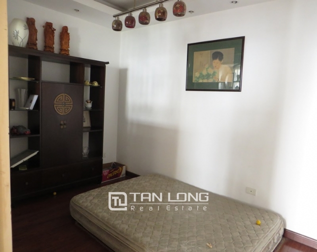 Modern 3 bedroom apartment in 15/17 Ngoc Khanh Apartment Building for lease 5