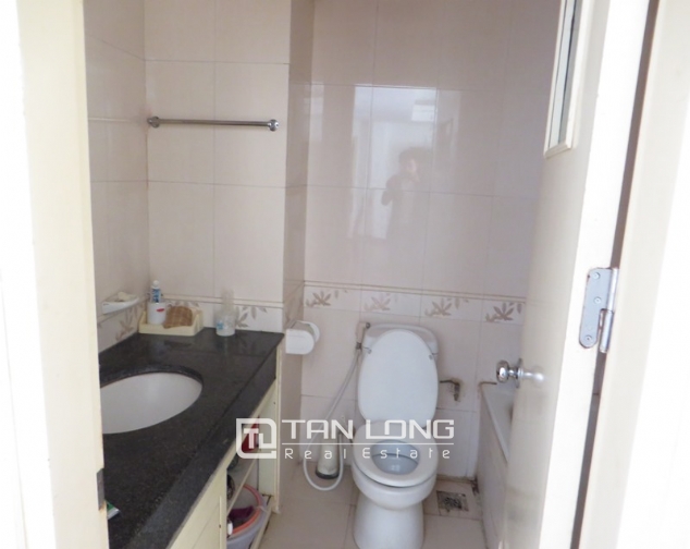 Modern 3 bedroom apartment in 15/17 Ngoc Khanh Apartment Building for lease 6