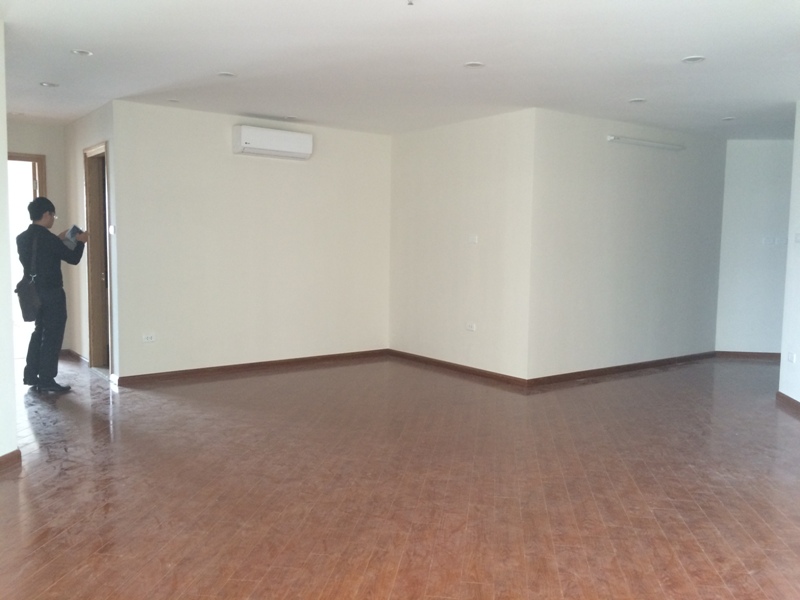 Modern 3 bedroom apartment to rent in N04 Hoang Dao Thuy, Cau Giay, Hanoi
