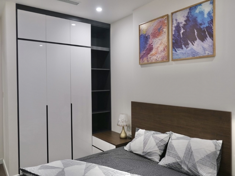 Modern 3-bedroom apartment for rent in Sunshine City 8