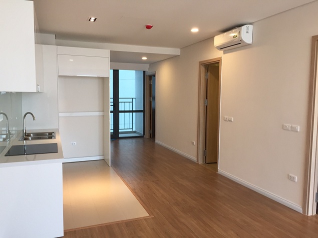 Modern and luxury 2 bedroom apartment with nice view for rent in Mipec Riverside