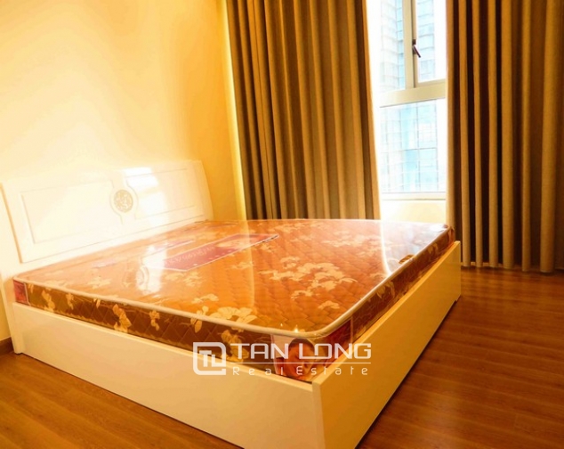 Modern apartment in Vinhomes Nguyen Chi Thanh Street, Dong Da district, Hanoi for lease 3