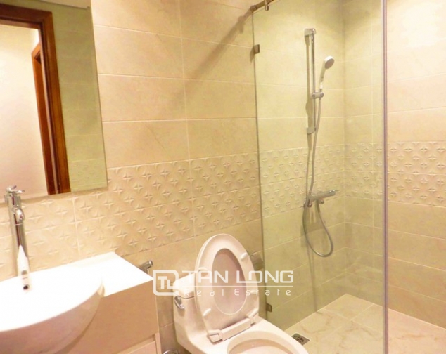 Modern apartment in Vinhomes Nguyen Chi Thanh Street, Dong Da district, Hanoi for lease 10
