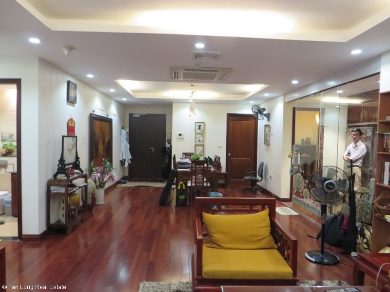 Modern apartment with 3 bedroom for rent in Tower B Mandarin Gadern, Cau Giay, Hanoi 2