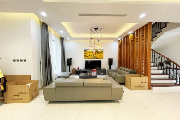 Need to rent Vinhomes Riverside villa with very nice furniture