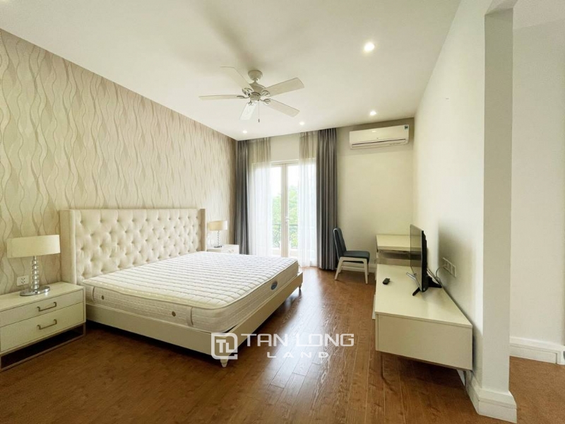 Newly renovated house for rent in Vinhomes Riverside 5