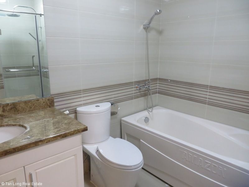 Nice 3 bedroom apartment for lease in N04 Hoang Dao Thuy, Cau Giay, Hanoi 4