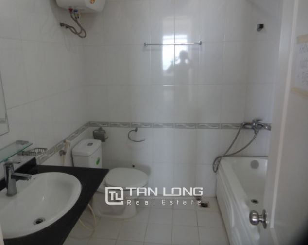 Nice 3 bedroom apartment to rent in 713 Lac Long Quan, Tay Ho, Hanoi 4