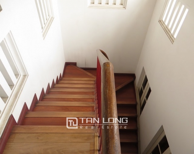Nice 3 storey villa with big courtyard for rent in Tong Duy Tan, Ba Dinh, Hanoi 8
