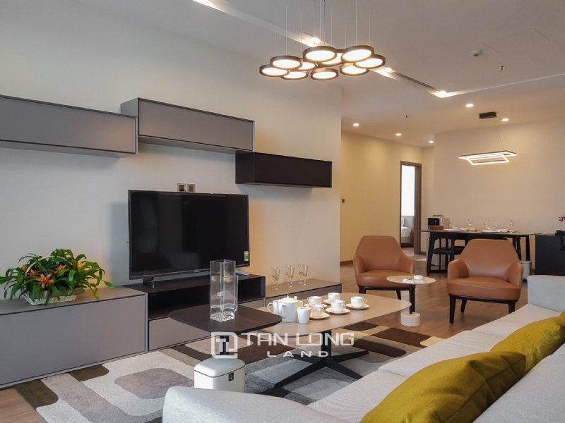Nice 4 bedroom apartment for rent in M2 Vinhomes Metropolis, Ba Dinh district 3