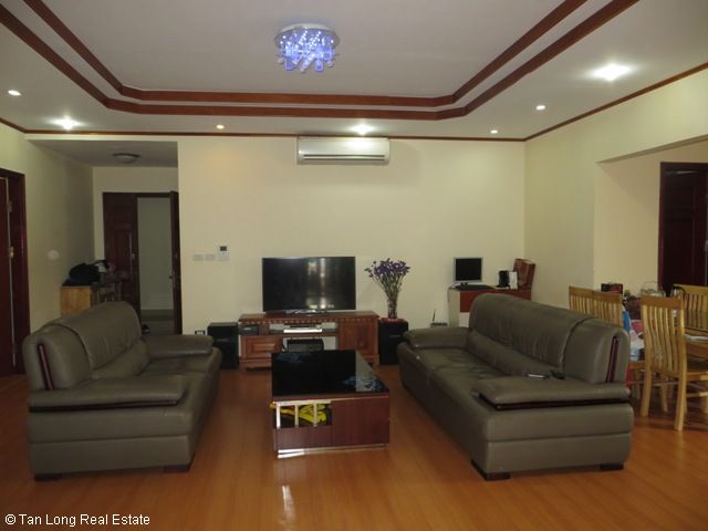 Nice apartment for rent in N05 Trung Hoa Nhan Chinh with 3 bedrooms 2