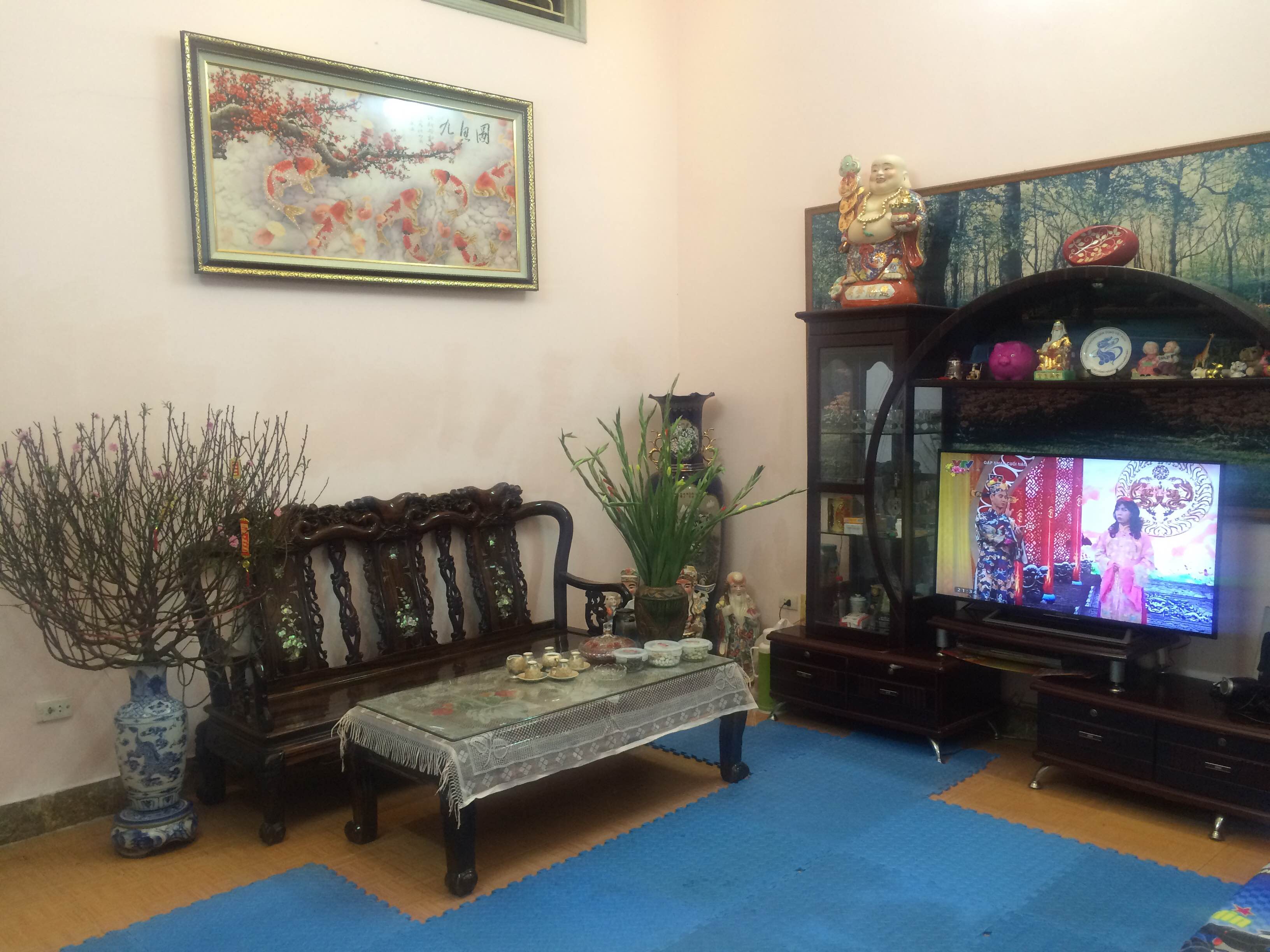 Nice house with spacious court yard and balcony for rent in Kim Ma, Ba Dinh district