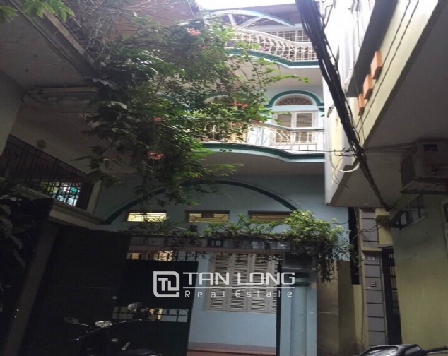 Nice house with spacious court yard and balcony for rent in Kim Ma, Ba Dinh district 1