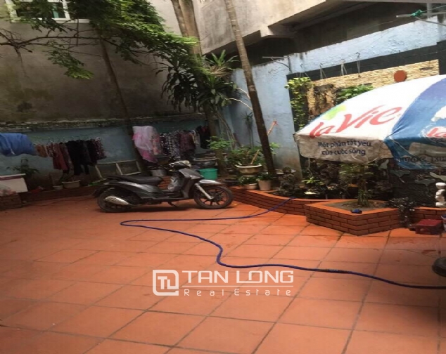 Nice house with spacious court yard and balcony for rent in Kim Ma, Ba Dinh district 3