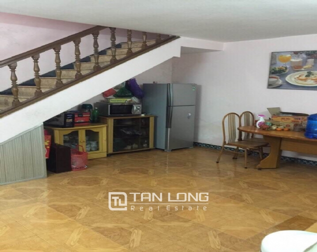 Nice house with spacious court yard and balcony for rent in Kim Ma, Ba Dinh district 4