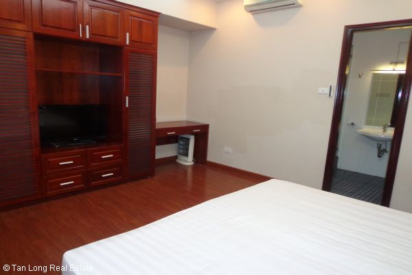 Nice serviced apartment with 2 bedrooms for lease in Cau Dat street 2