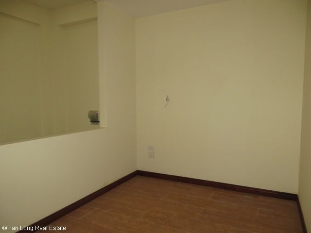 Nice unfurnished 5 bedroom house for rent on Xuan Thuy street, Cau Giay district 4