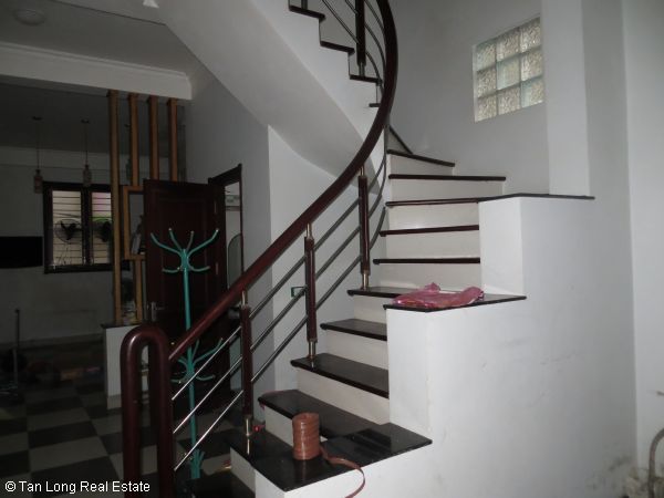 No brokerage furnished 4 bedroom house to lease in Dich Vong, Cau Giay street 3
