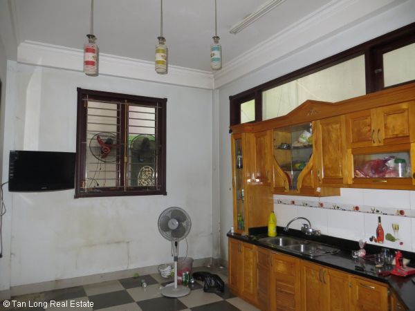 No brokerage furnished 4 bedroom house to lease in Dich Vong, Cau Giay street 5