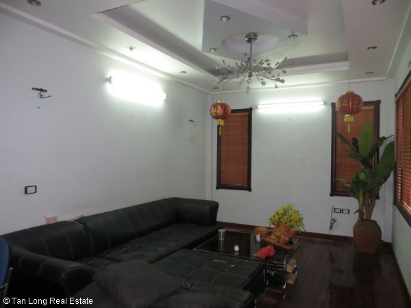 No brokerage furnished 4 bedroom house to lease in Dich Vong, Cau Giay street 7