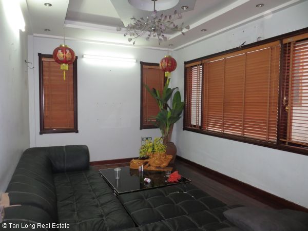No brokerage furnished 4 bedroom house to lease in Dich Vong, Cau Giay street 8