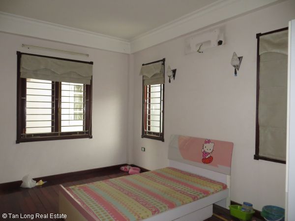 No brokerage furnished 4 bedroom house to lease in Dich Vong, Cau Giay street 1
