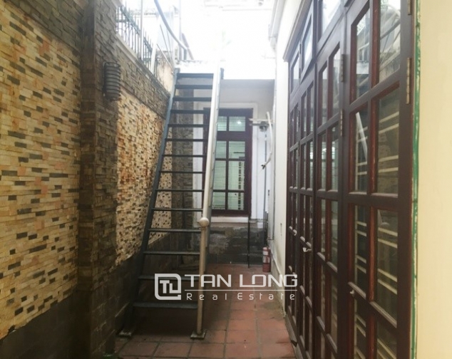 Northeast 3.5 storey villa for sale in D3 Ciputra without furniture 3