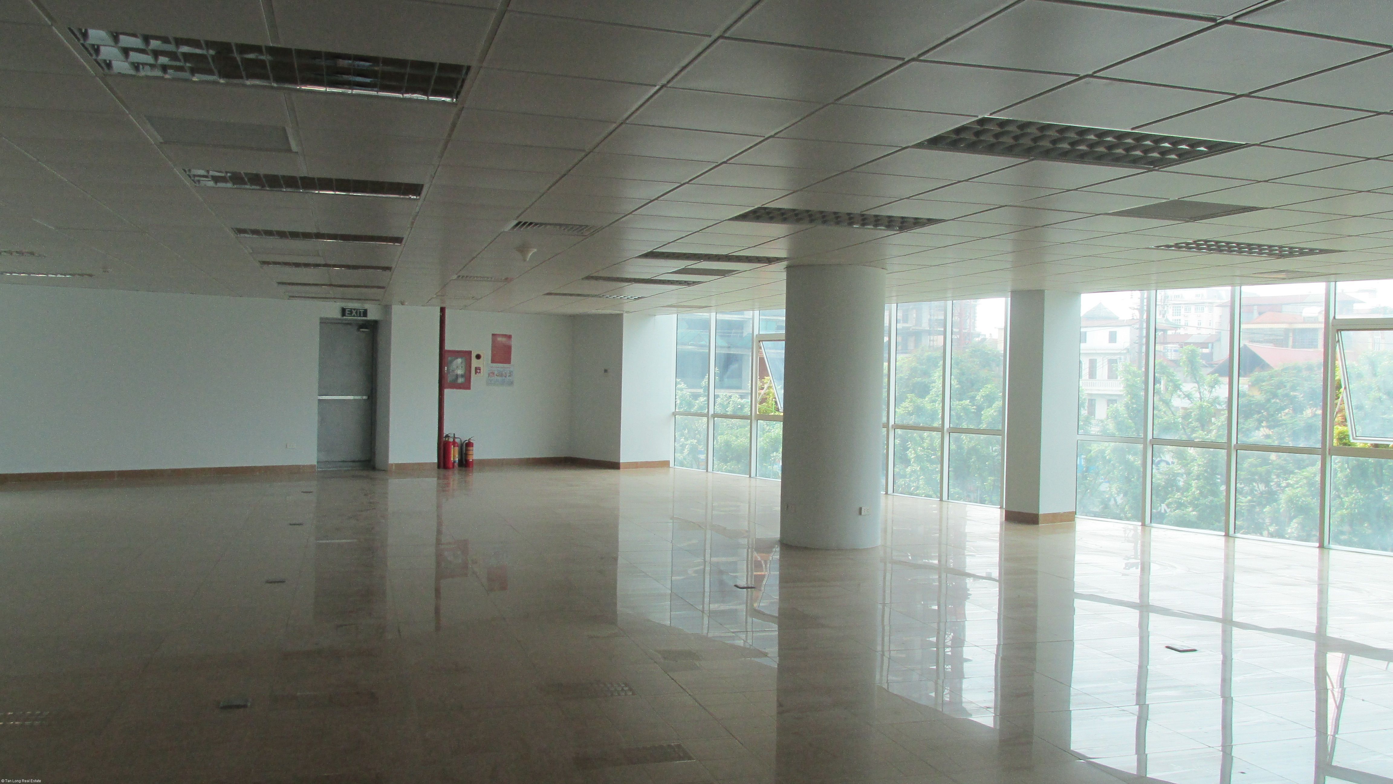 Office for rent in professional office building in Tran Hung Dao street, Hoan Kiem District, Hanoi. 2