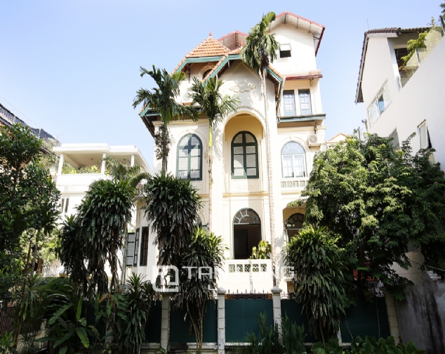 Old French villa for lease in alley 20, Tay Ho Distr 3