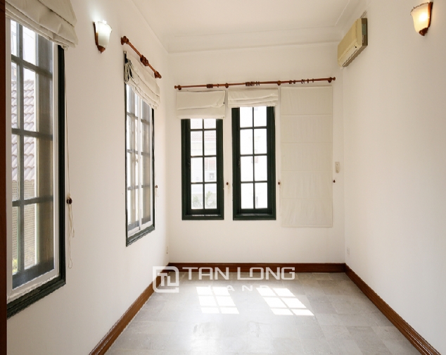 Old French villa for lease in alley 20, Tay Ho Distr 7