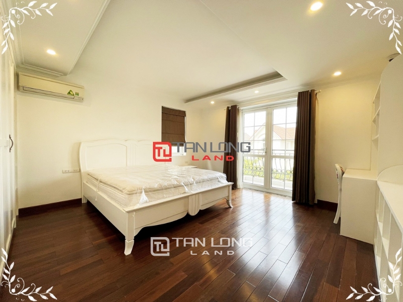 Outstanding Location, Luxurious Renovation in Central Vinhome Riverside Axis 15