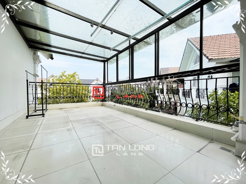 Outstanding Location, Luxurious Renovation in Central Vinhome Riverside Axis 20