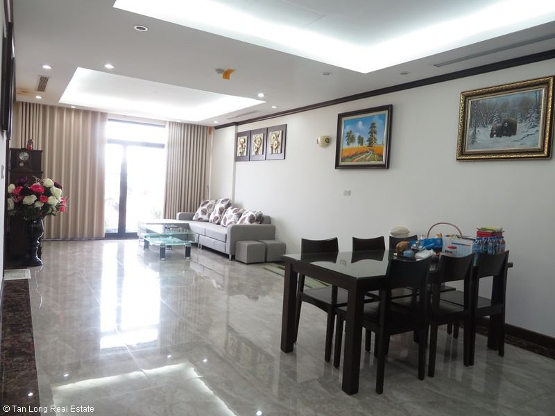 Platinum Residence 2 bedroom apartment for rent in Ba Dinh district. 1