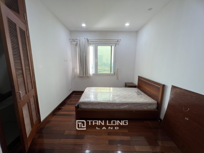 Pretty 3 - bedroom apartment in E5 Ciputra for lease 10