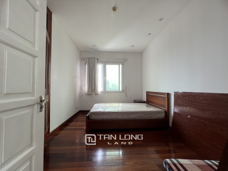 Pretty 3 - bedroom apartment in E5 Ciputra for lease 9