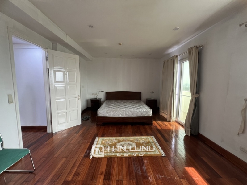 Pretty 3 - bedroom apartment in E5 Ciputra for lease 12