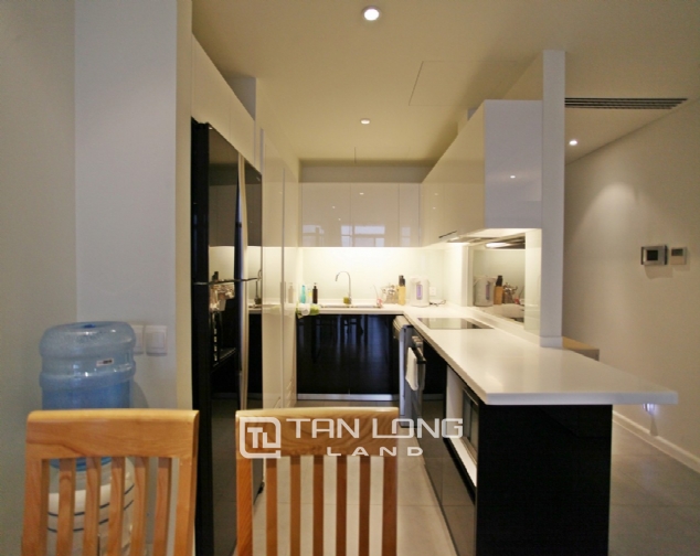 Reasonable 2 bedroom apartment for rent in Watermark, Lac Long Quan 3