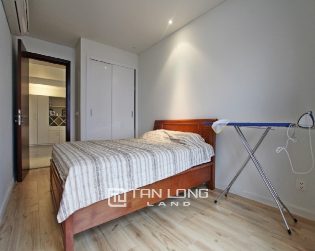 Reasonable 2 bedroom apartment for rent in Watermark, Lac Long Quan 8