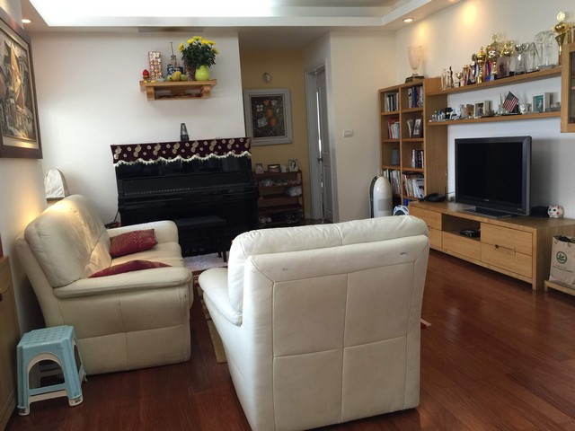 Red river view apartment with 3 bedrooms in Kinh Do building, Hai Ba Trung for rent