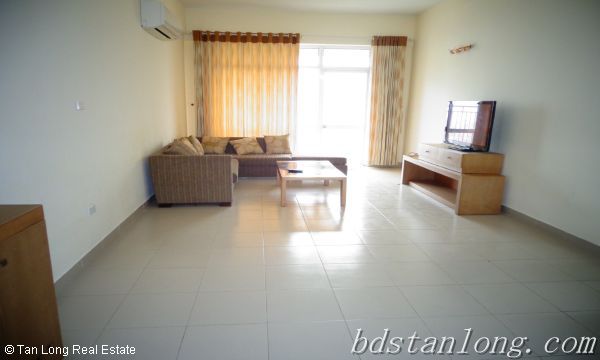 Rental apartment with 03 bedrooms in 713 Lac Long Quan street 1