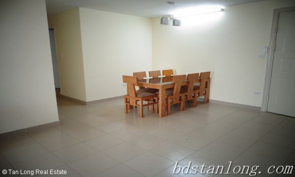 Rental apartment with 03 bedrooms in 713 Lac Long Quan street 2