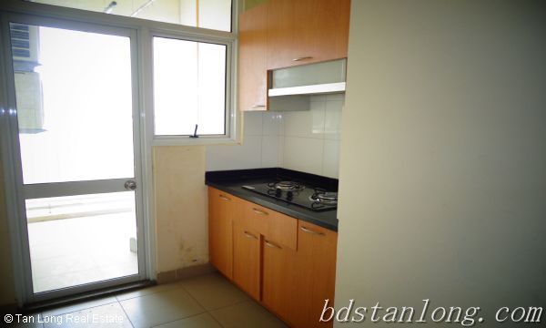Rental apartment with 03 bedrooms in 713 Lac Long Quan street 4
