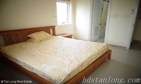 Rental apartment with 03 bedrooms in 713 Lac Long Quan street 9