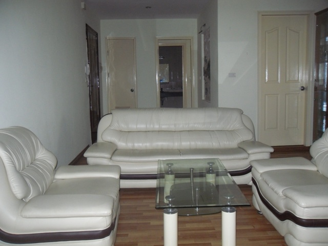 Renting 3 bedroom apartment in 15-17 Ngoc Khanh, Ba Dinh district