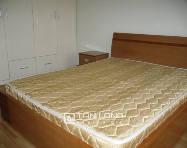 Renting 3 bedroom apartment in 15-17 Ngoc Khanh, Ba Dinh district 4